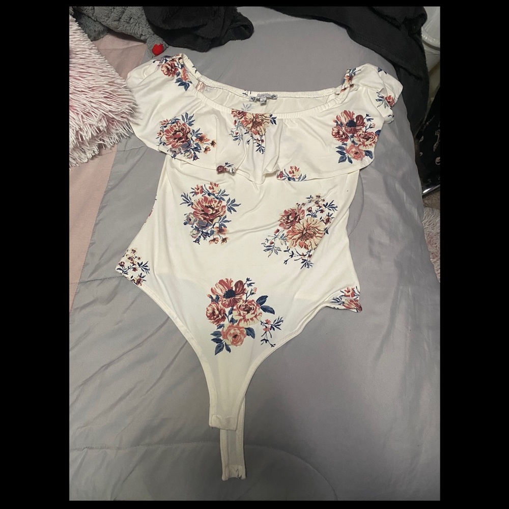 White flower bodysuit